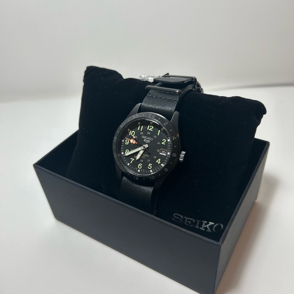 Seiko 5 Sports Field Street Style GMT SSK025K1 - Picture 4 of 5